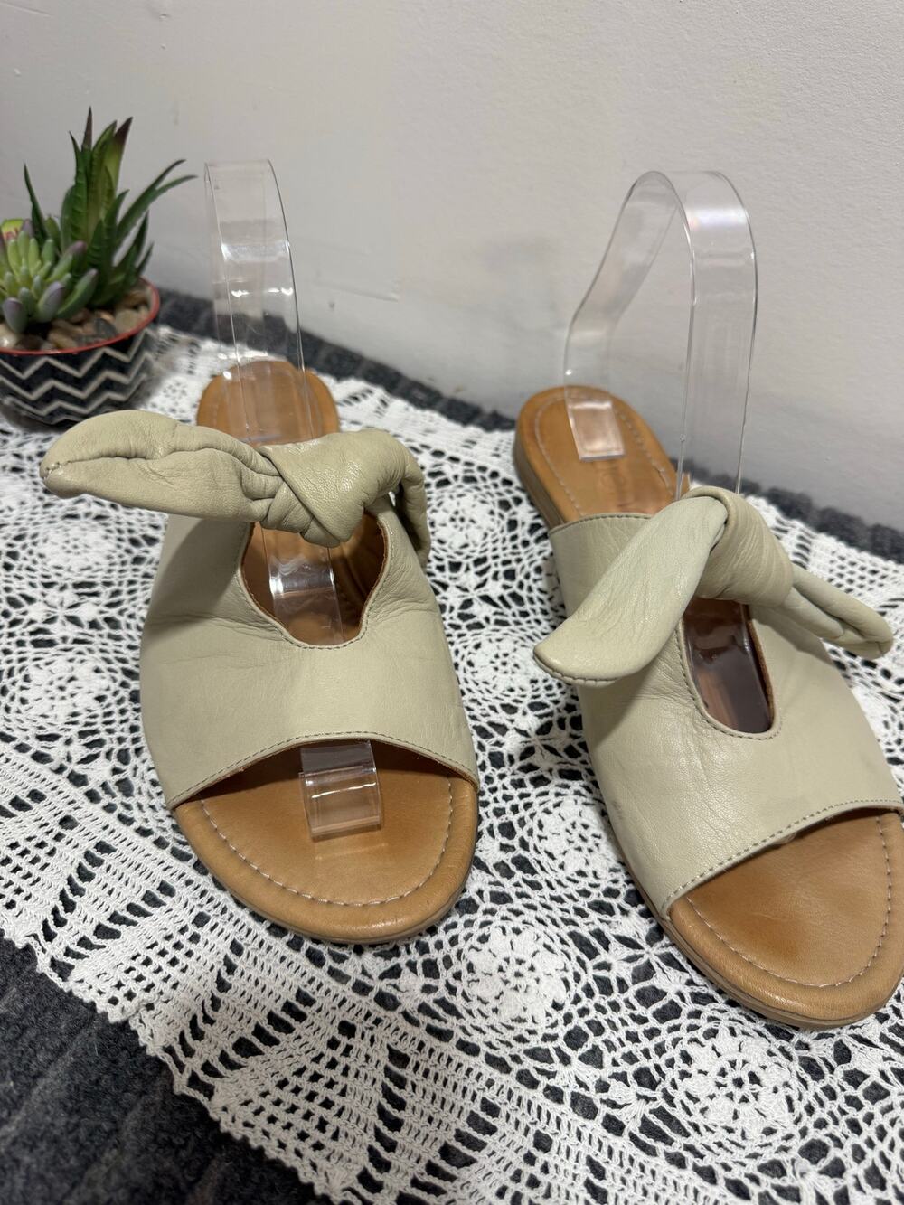 Bueno Joley Leather Tie Bow Slide Sandals Bamboo Size 10.5 - Picture 1 of 9